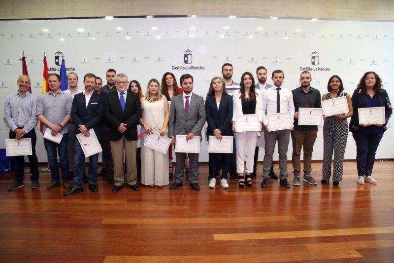 Entrega de premios a la alumna Maria del Pilar Gonzalez del Instituto Kapital Inteligente de la mano del Consejero y Viceconsejera en la Consejeria de Educacion de Castilla La Mancha.