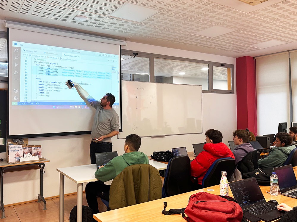 Salidas profesionales DAM: 17 Oportunidades Laborales Reales para Programadores del Futuro