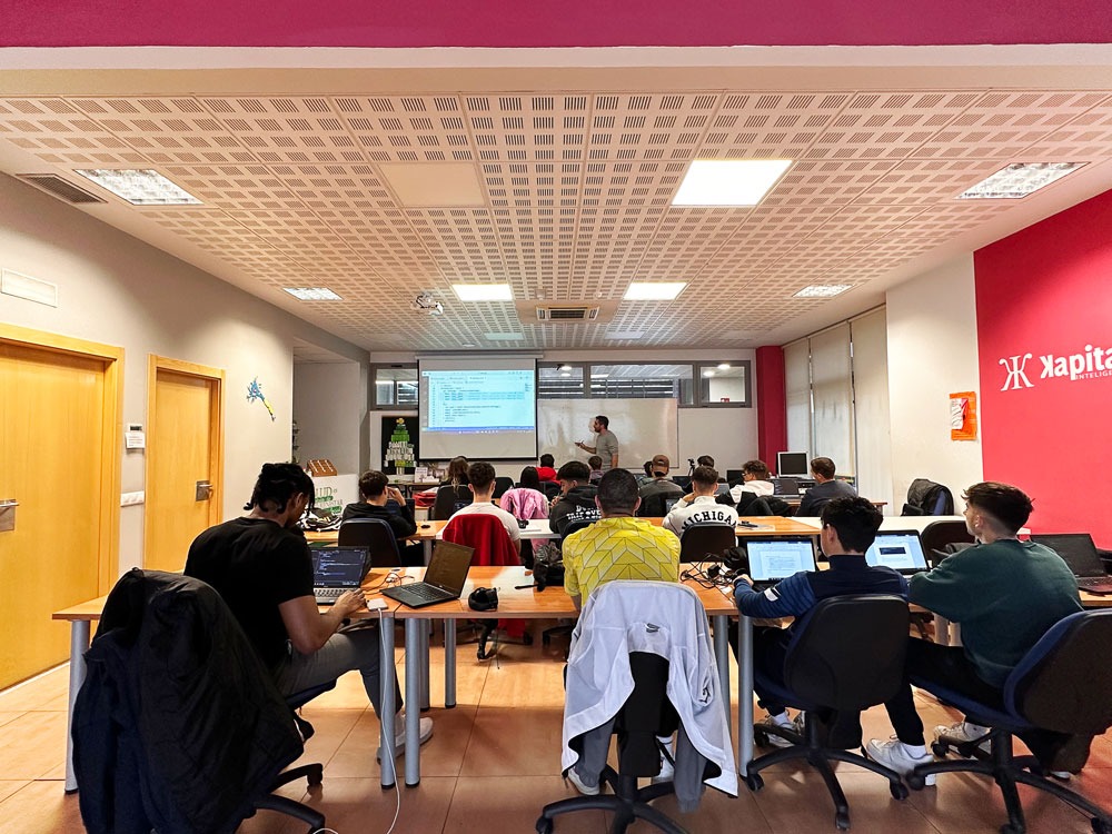 Salidas profesionales DAM: 17 Oportunidades Laborales Reales para Programadores del Futuro